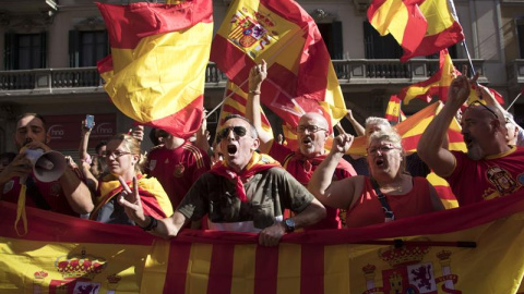 Manifestación convocada por Societat Civil Catalana en Barcelona. / EFE