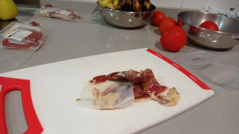 Menús a la baja en las residencias de mayores que gestiona Ayuso