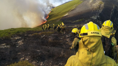 Trabajadores de las BriF (brigada de refuerzo) colaborando en la extinción de los incendios de Asturias, Galicia y León. / BriF Trabajadores de las BriF (brigada de refuerzo) colaborando en la extinción de los incendios de Asturias, Galicia y León. / BriF