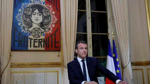 El presidente francés, Emmanuel Macron, antes de su primera entrevista televisiva en vivo en el Palacio del Elíseo en París. / Reuters El presidente francés, Emmanuel Macron, antes de su primera entrevista televisiva en vivo en el Palacio del Elíseo en París. / Reuters