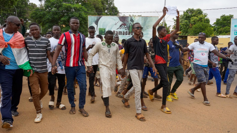 Los manifestantes toman las calles durante una manifestación en Niamey, Níger, el 3 de agosto de 2023. Los manifestantes toman las calles durante una manifestación en Niamey, Níger, el 3 de agosto de 2023.