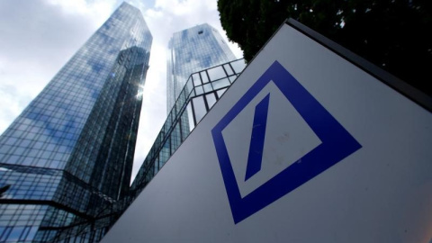 El logo de Deutsche Bank, delante de la sede del banco en Fráncfort REUTERS/Ralph Orlowski