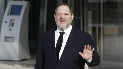 Fotografía de archivo del productor estadounidense Harvey Weinstein durante la Semana de la Moda de París, Francia, el 11 de marzo de 2015.EFE/Franck Robichon Fotografía de archivo del productor estadounidense Harvey Weinstein durante la Semana de la Moda de París, Francia, el 11 de marzo de 2015.EFE/Franck Robichon