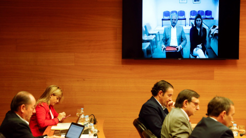 Uno de los cabecillas de la trama Gürtel, Pablo Crespo, interviene desde la cárcel por el sistema de videoconferencia ante la comisión de Les Corts Valencianes que investiga la gestión de Feria Valencia. EFE/ Kai Forsterling Uno de los cabecillas de la trama Gürtel, Pablo Crespo, interviene desde la cárcel por el sistema de videoconferencia ante la comisión de Les Corts Valencianes que investiga la gestión de Feria Valencia. EFE/ Kai Forsterling