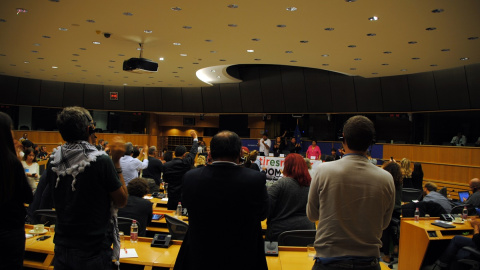 Leila Khaled durante su visita al Parlamento Europeo./ PÚBLICO Leila Khaled durante su visita al Parlamento Europeo./ PÚBLICO