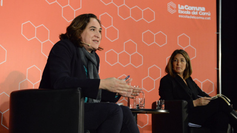 Ada Colau i Naomi Klein, en un moment del debat. FOTO.L'Escola dels Comuns