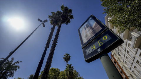 06/08/2023 - Un termómetro situado en el centro de Córdoba marca 46 grados centígrados este domingo. 06/08/2023 - Un termómetro situado en el centro de Córdoba marca 46 grados centígrados este domingo.