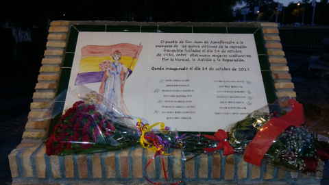 Mural de las nueve aceituneras de San Juan de Aznalfarache Mural de las nueve aceituneras de San Juan de Aznalfarache