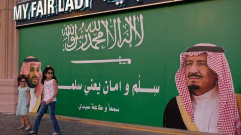 Mural con la imagen del rey de Arabia Saudí, Salman bin Abdulaziz Al Saud
