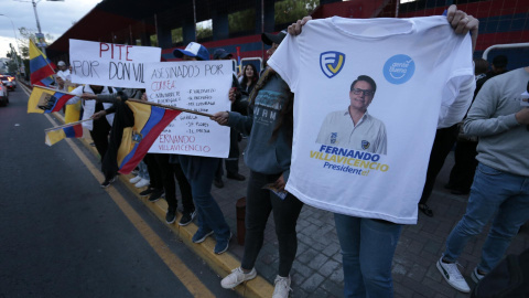 Simpatizantes del candidato a la presidencia Fernando Villavicencio salen a las calles Simpatizantes del candidato a la presidencia Fernando Villavicencio salen a las calles