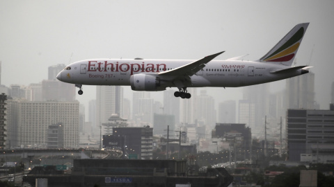 Fotografía de archivo de un avión de Ethiopian Airlines en Manila. Fotografía de archivo de un avión de Ethiopian Airlines en Manila.