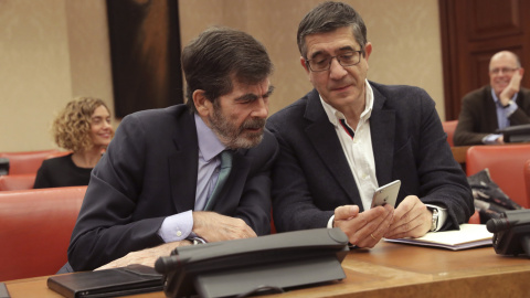 El diputado del PSOE José Enrique Serrano, y Patxi López,d., durante la constitución de la Comisión para la Evaluación y la Modernización del Estado Autonómico, en el Congreso de los Diputados.EFE/Zipi El diputado del PSOE José Enrique Serrano, y Patxi López,d., durante la constitución de la Comisión para la Evaluación y la Modernización del Estado Autonómico, en el Congreso de los Diputados.EFE/Zipi