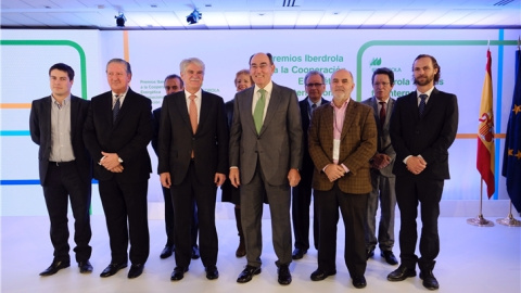 El ministro de Exteriores, Alfonso Dastis, y el presidente de Iberdrola, Ignacio Sánchez Galán, en la entrega II Premios a la Cooperación Energética Internacional El ministro de Exteriores, Alfonso Dastis, y el presidente de Iberdrola, Ignacio Sánchez Galán, en la entrega II Premios a la Cooperación Energética Internacional