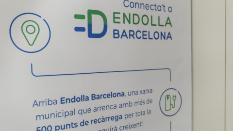 Un cartel indicador de la red Endolla Barcelona.