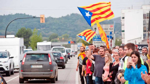 Grupo de manifestantes durante la huelga del pasado 3 de octubre en Catalunya. /EFE Grupo de manifestantes durante la huelga del pasado 3 de octubre en Catalunya. /EFE