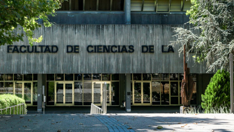 Entrada a la Facultad de Ciencias de la Información de la Universidad Complutense de Madrid, a 9 de agosto de 2019. Entrada a la Facultad de Ciencias de la Información de la Universidad Complutense de Madrid, a 9 de agosto de 2019.