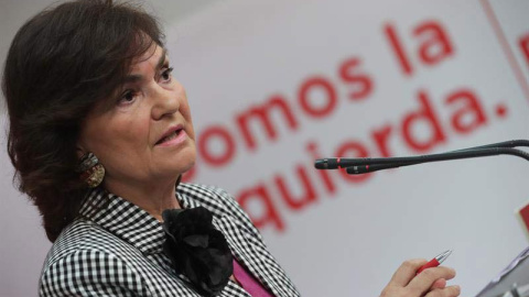 La Secretaria de Igualdad del PSOE Carmen Calvo, durante la rueda de prensa celebrada en la sede madrileña de Ferraz.(ZIPI | EFE) La Secretaria de Igualdad del PSOE Carmen Calvo, durante la rueda de prensa celebrada en la sede madrileña de Ferraz.(ZIPI | EFE)