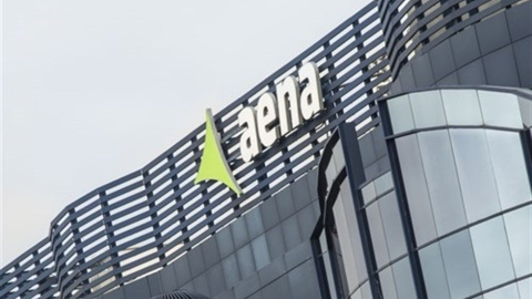 El logo del gestor de aeropuertos Aena, en su sede en Madrid. E.P. El logo del gestor de aeropuertos Aena, en su sede en Madrid. E.P.