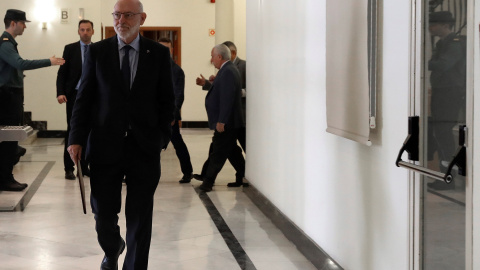 El fiscal general del Estado, José Manuel Maza, a su llegada a la rueda de prensa en la que ha anunciado que la Fiscalía se ha querellado contra el Govern y contra la Mesa del Parlament. EFE/ Ballesteros El fiscal general del Estado, José Manuel Maza, a su llegada a la rueda de prensa en la que ha anunciado que la Fiscalía se ha querellado contra el Govern y contra la Mesa del Parlament. EFE/ Ballesteros