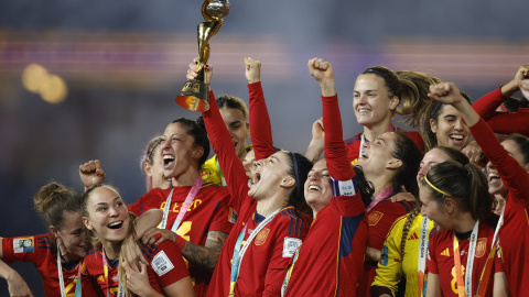 Las jugadoras de la selección española de fútbol femenino levantan la copa del Mundial, a 20 de agosto de 2023 en Sídney Las jugadoras de la selección española de fútbol femenino levantan la copa del Mundial, a 20 de agosto de 2023 en Sídney
