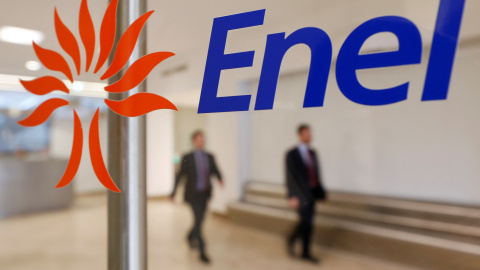 El logo de la eléctrica italiana Enel, en su sede en Roma. REUTERS/Tony Gentile