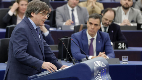 El expresident de Catalunya, Carles Puigdemont, durante su intervención en el Parlamento Europeo en presencia del presidente del Gobierno, Pedro Sánchez. El expresident de Catalunya, Carles Puigdemont, durante su intervención en el Parlamento Europeo en presencia del presidente del Gobierno, Pedro Sánchez.