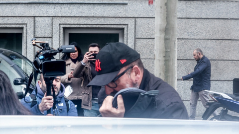 Koldo García, sale de la Audiencia Nacional tras ser citado a declarar por las presuntas mordidas en la compra de mascarillas. Koldo García, sale de la Audiencia Nacional tras ser citado a declarar por las presuntas mordidas en la compra de mascarillas.