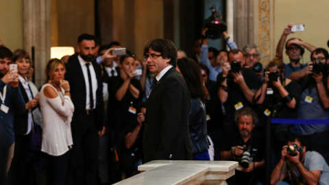 El president de la Generalitat, Carles Puigdemont, arriba al Parlament aquest divendres El president de la Generalitat, Carles Puigdemont, arriba al Parlament aquest divendres