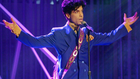 Una actuación de Prince. Una actuación de Prince.