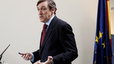 El portavoz parlamentario del PP, Rafael Hernando comparece ante los medios en el Congreso de los Diputados. EFE/Emilio Naranjo El portavoz parlamentario del PP, Rafael Hernando comparece ante los medios en el Congreso de los Diputados. EFE/Emilio Naranjo