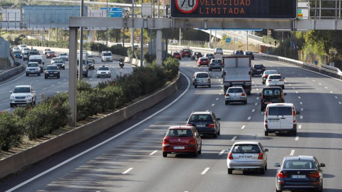 Madrid desactiva este domingo el protocolo anticontaminación tras cinco días con restricciones. EFE/Emilio Naranjo Madrid desactiva este domingo el protocolo anticontaminación tras cinco días con restricciones. EFE/Emilio Naranjo
