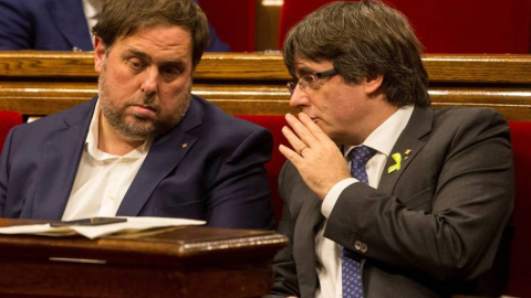Oriol Junqueras y Carles Puigdemont en el Parlament. EFE/Archivo Oriol Junqueras y Carles Puigdemont en el Parlament. EFE/Archivo