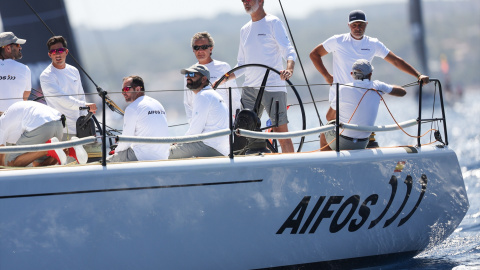 El Rey Felipe VI (3d) navega en la regata a bordo del TP52 'Aifos' a su llegada hoy al Real Club Naútico de Palma, a 31 de julio de 2023, en Palma de Mallorca, Mallorca, Baleares (España). El Rey Felipe VI (3d) navega en la regata a bordo del TP52 'Aifos' a su llegada hoy al Real Club Naútico de Palma, a 31 de julio de 2023, en Palma de Mallorca, Mallorca, Baleares (España).