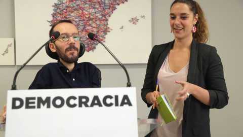 El secretario de organización de Podemos, Pablo Echenique, y Noelia Vera, durante la rueda de prensa que ofrecieron tras la reunión del Consejo de Coordinación de Podemos.EFE/Zipi El secretario de organización de Podemos, Pablo Echenique, y Noelia Vera, durante la rueda de prensa que ofrecieron tras la reunión del Consejo de Coordinación de Podemos.EFE/Zipi