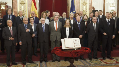 Las personalidades que forman el consejo asesor. EFE/Chema Moya