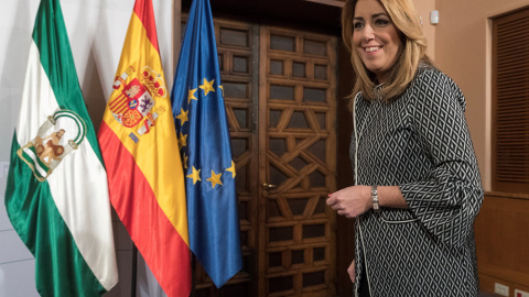 La presidenta andaluza, Susana Díaz, antes de su comparecencia tras la reunión del consejo de Gobierno de la Junta de Andalucía. EFE/Julio Muñoz La presidenta andaluza, Susana Díaz, antes de su comparecencia tras la reunión del consejo de Gobierno de la Junta de Andalucía. EFE/Julio Muñoz