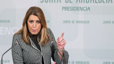 La presidenta andaluza, Susana Díaz, durante su comparecencia tras la reunión del consejo de Gobierno de la Junta de Andalucía en Sevilla. EFE/Julio Muñoz La presidenta andaluza, Susana Díaz, durante su comparecencia tras la reunión del consejo de Gobierno de la Junta de Andalucía en Sevilla. EFE/Julio Muñoz