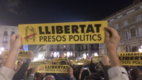 Concentració a Plaça de Sant Jaume de Barcelona per reclamar la llibertat dels presos / J.M. Concentració a Plaça de Sant Jaume de Barcelona per reclamar la llibertat dels presos / J.M.