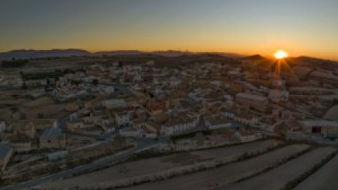 La batalla de Topares (Almería) por el salón social inmatriculado por la Iglesia que construyeron los vecinos hace 60 años La batalla de Topares (Almería) por el salón social inmatriculado por la Iglesia que construyeron los vecinos hace 60 años