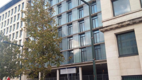 Fachada de la Fiscalía de Bruselas donde esperan nuimerosos medios de comunicacion. La Fiscalía belga ordenará a la policía detener al expresidente de la Generalitat y sus exconsellers antes de designar a un juez de instrucción que les tome declaraci Fachada de la Fiscalía de Bruselas donde esperan nuimerosos medios de comunicacion. La Fiscalía belga ordenará a la policía detener al expresidente de la Generalitat y sus exconsellers antes de designar a un juez de instrucción que les tome declaraci