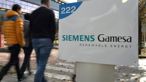 El logo de Siemens Gamesa a la entrada de la sede de la compañía de aerogeneradores en el parque tecnológico de Zumudio, cerca de Bilbao. REUTERS/Vincent West El logo de Siemens Gamesa a la entrada de la sede de la compañía de aerogeneradores en el parque tecnológico de Zumudio, cerca de Bilbao. REUTERS/Vincent West
