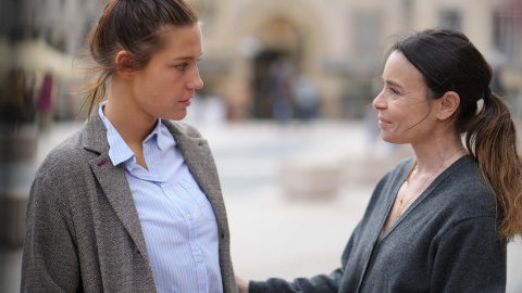 Adèle Exarchopoulos interpreta a una víctima de agresion sexual y Elodie Bouchez, a una voluntaria del sistema (La Aventura Audiovisual) Adèle Exarchopoulos interpreta a una víctima de agresion sexual y Elodie Bouchez, a una voluntaria del sistema (La Aventura Audiovisual)
