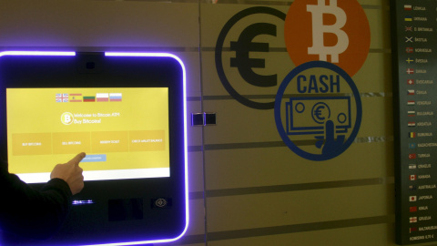 Vista de un cajero automático de Bitcoin en Vilna (Lituania). EFE/Valda Kalnina Vista de un cajero automático de Bitcoin en Vilna (Lituania). EFE/Valda Kalnina