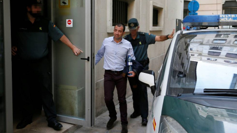 El Guardia Civil acusado de intentar matar con veneno a una compañera, a su marido y a su hijo de 3 años. EFE/Manuel Lorenzo. El Guardia Civil acusado de intentar matar con veneno a una compañera, a su marido y a su hijo de 3 años. EFE/Manuel Lorenzo.