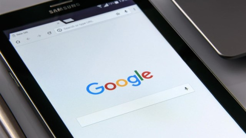 Google recibe 2,3 millones de peticiones de eliminación de URL de su buscador en tres años por el derecho al olvido. Google recibe 2,3 millones de peticiones de eliminación de URL de su buscador en tres años por el derecho al olvido.