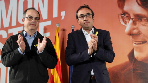 Los exconsellers y candidatos de JxSí Jordi Turull y Josep Rull durante la rueda de prensa que han ofrecido hoy en Barcelona después de salir de prisión ayer por la tarde./ EFE Los exconsellers y candidatos de JxSí Jordi Turull y Josep Rull durante la rueda de prensa que han ofrecido hoy en Barcelona después de salir de prisión ayer por la tarde./ EFE