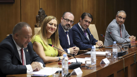 La delegada del Gobierno en Castilla y León, Virginia Barcones y el alcalde de Ponferrada, Marco Morala, en el centro de la imagen, a 8 de septiembre de 2023. La delegada del Gobierno en Castilla y León, Virginia Barcones y el alcalde de Ponferrada, Marco Morala, en el centro de la imagen, a 8 de septiembre de 2023.