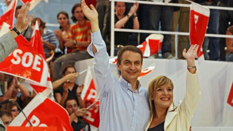 Etelvina Andreu con Rodríguez Zapatero durante un mitin en 2007. EFE Etelvina Andreu con Rodríguez Zapatero durante un mitin en 2007. EFE