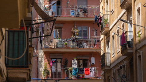 Fachada de un edificio de viviendas, a 17 de mayo de 2023, en Barcelona. Fachada de un edificio de viviendas, a 17 de mayo de 2023, en Barcelona.