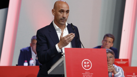 El presidente de la Real Federación Española de Fútbol, Luis Rubiales, durante la rueda de prensa en la Asamblea General Extraordinaria, en Las Rozas, a 25 de agosto de 2023, en Madrid. El presidente de la Real Federación Española de Fútbol, Luis Rubiales, durante la rueda de prensa en la Asamblea General Extraordinaria, en Las Rozas, a 25 de agosto de 2023, en Madrid.